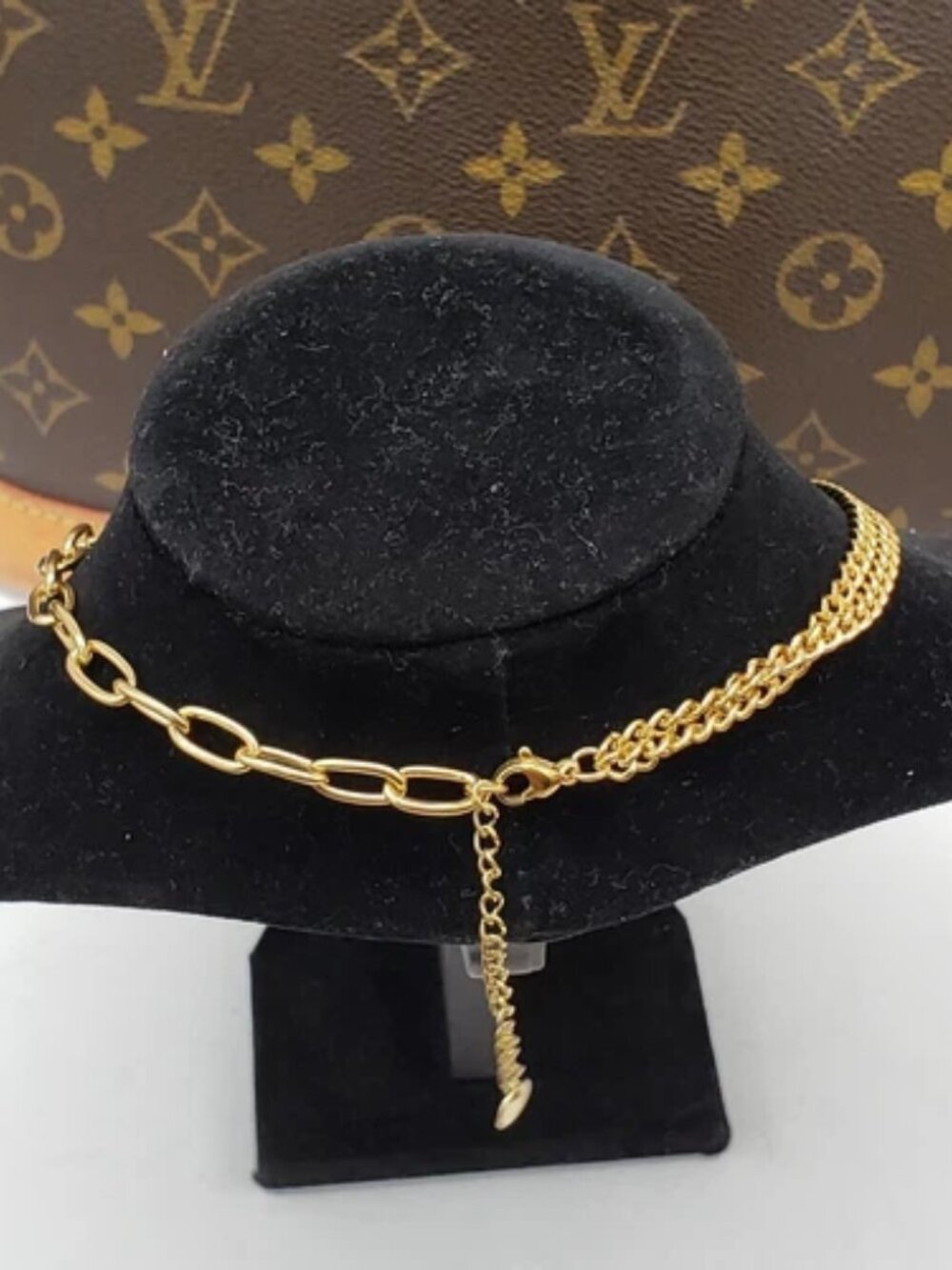 Gold-Plated Necklace with Authentic Louis Vuitton Padlock - Picture 3 of 11
